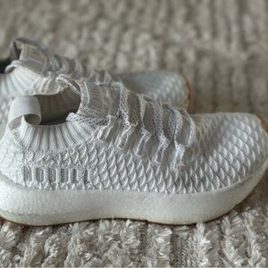 NOBULL women’s drive knit sneaker (White on White)